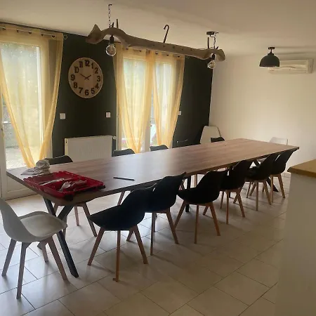 Maison De Holiday home Caussens